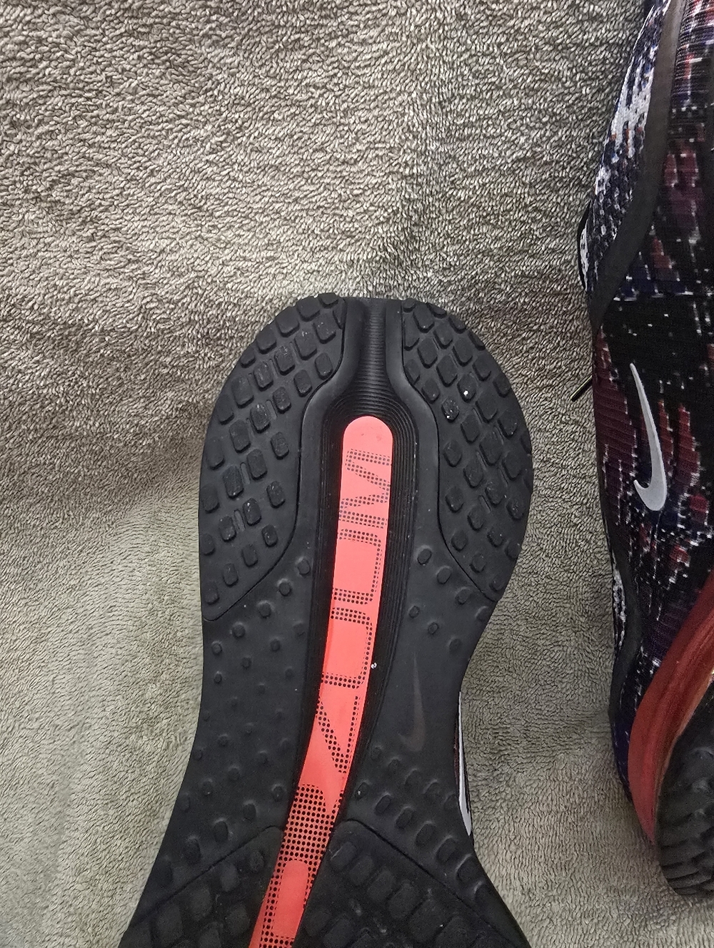 These are the Nike Pegasus Premium "Multi-Pixel" running shoes Mens 11 - Picture 7 of 9